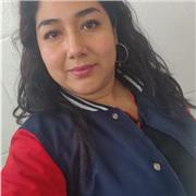 Profesora de Psicología que brinda clases a estudiantes universitarios